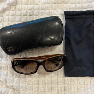 LIKE NEW 100% AUTHENTIC CHANEL SUNGLASSES  Style 5144